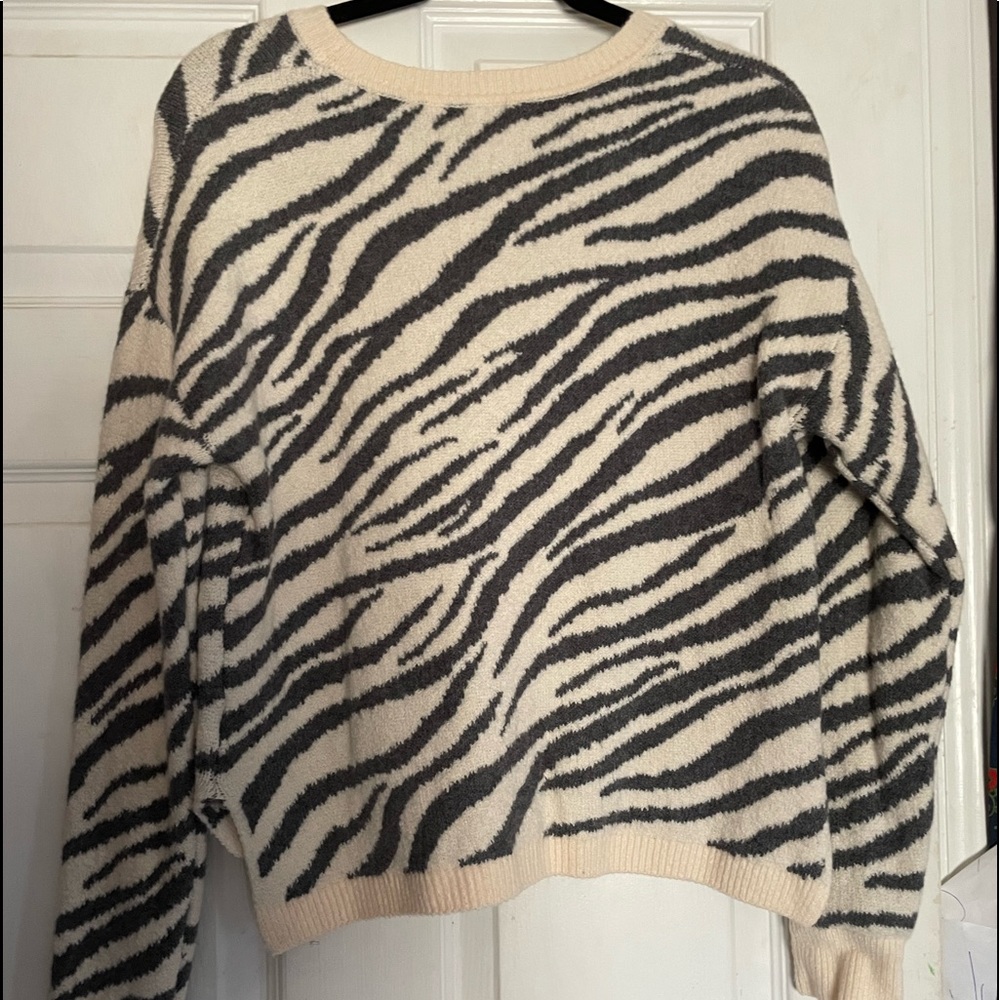 sweater - Picture 2 of 4
